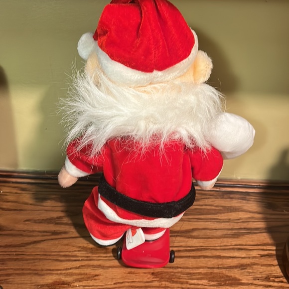 Angel toy SANTA ON A SKATEBOARD - Picture 3 of 3